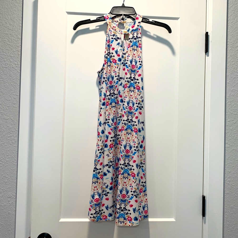 Springy dress! - Picture 2 of 4